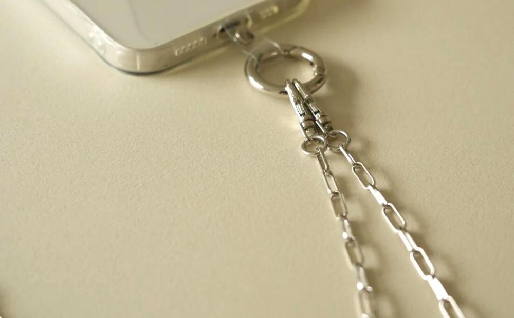 【LENERAオリジナルスマートフォンショルダー】smartphone shoulder - shine - / silver 【079043】